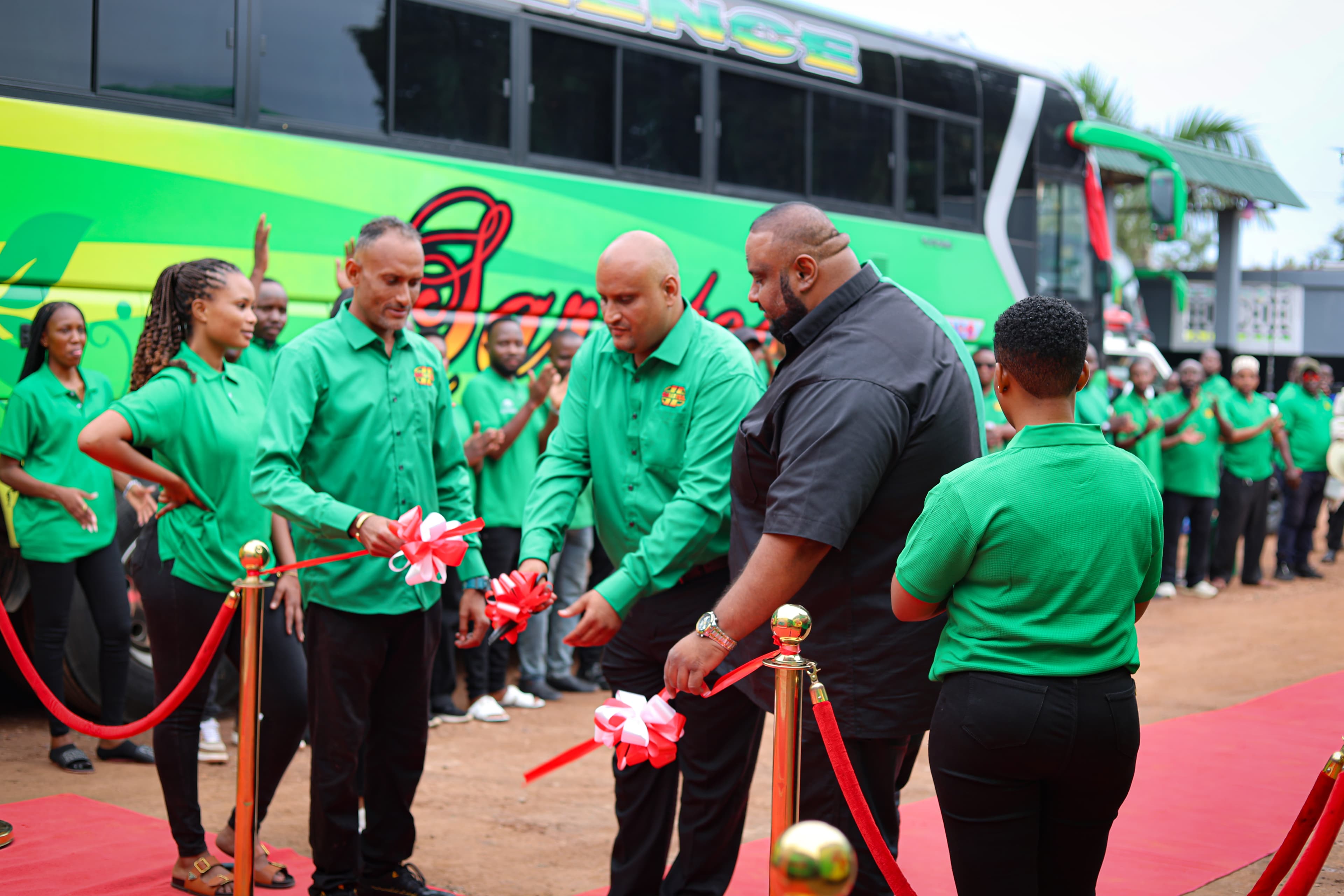 GalleryPage.images.green bus